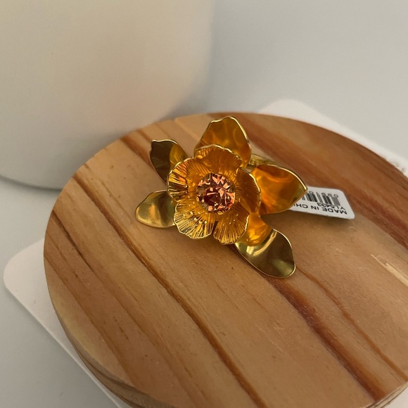 JCREW Oversized Flower Ring  NWT Size 7 Gold Finish - Picture 4 of 5